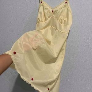♡ Adorable Vintage Yellow Slip Dress